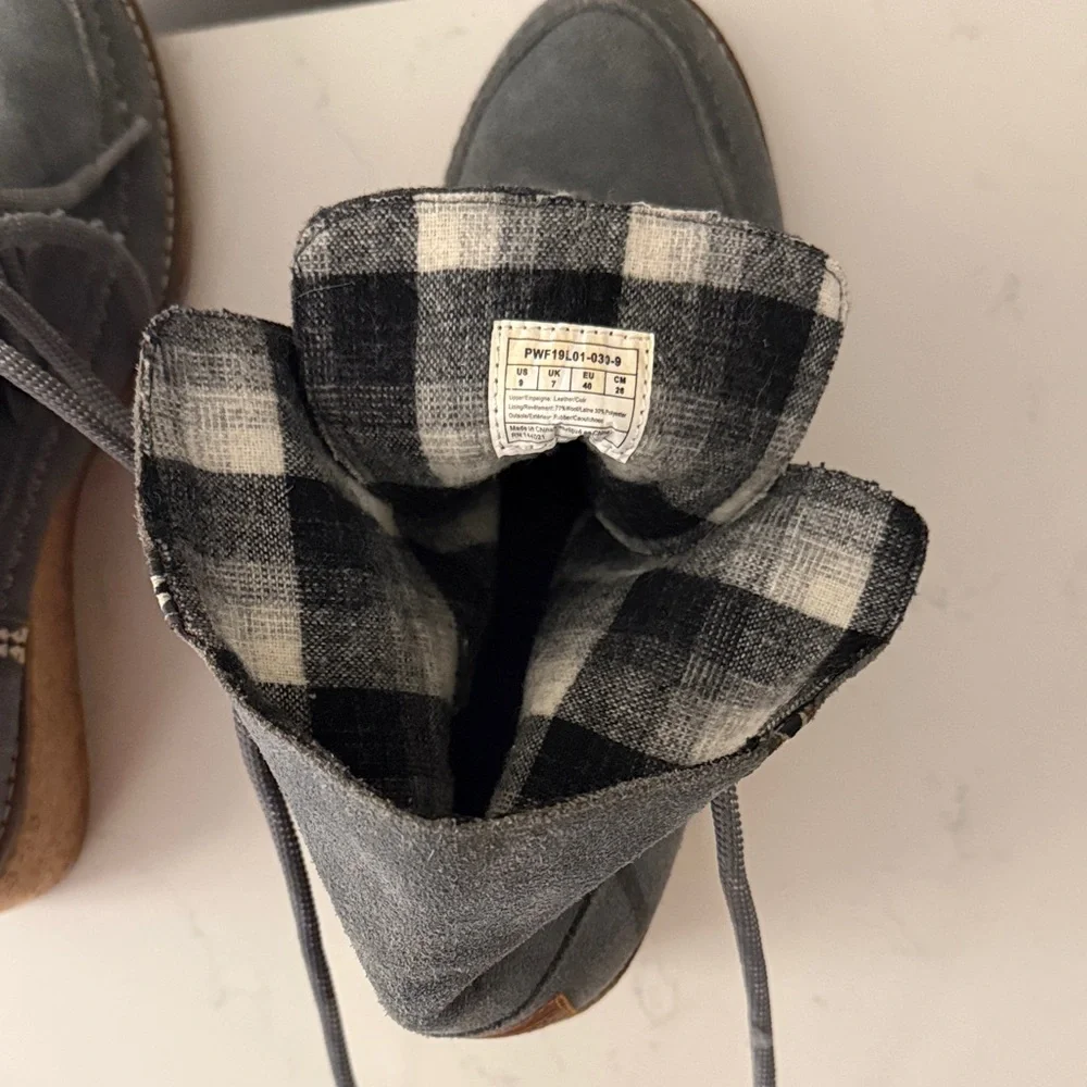 Pendleton Islegate Gray Wedge Suede Boots cute chic cork heel size 9 like new